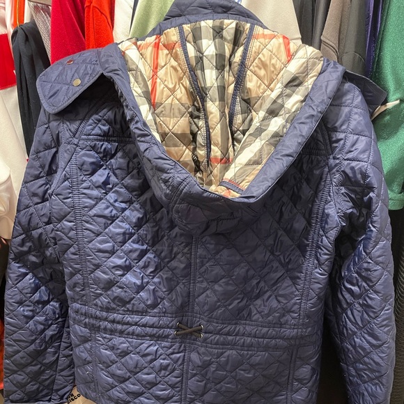 Burberry Small Quilted Jacket with Hood - Picture 5 of 5